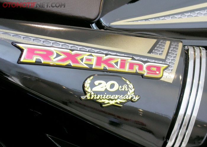 Paling spesial dari RX King versi terbatas ini ada emblem khusus bertuliskan 20th Anniversary