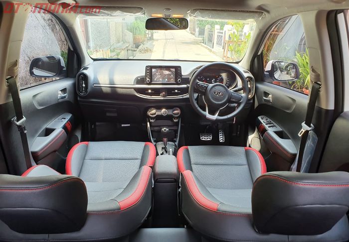 Interior All New Kia Picanto GT Line mewah dengan head unit model floating