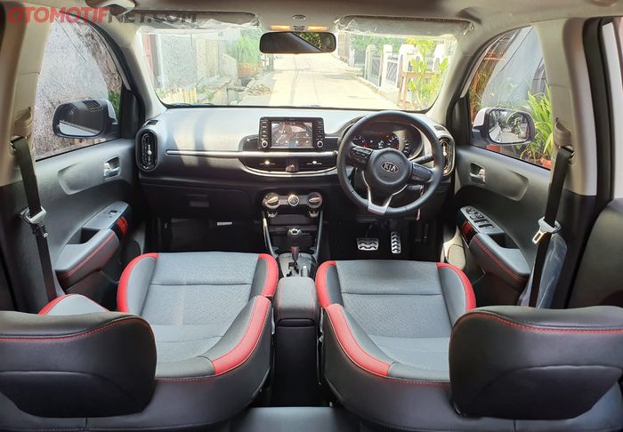 Interior All New Kia Picanto GT Line mewah dengan head unit model floating