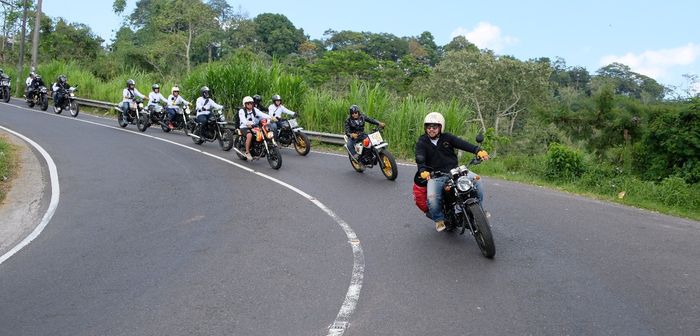 para riders touring menikmati keindahan alam Indonesia bagian Timur