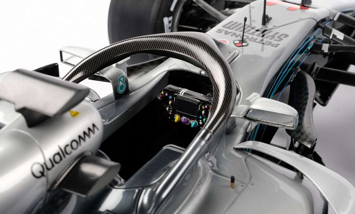 Tampilan replika mobil F1 Mercedes W09 ini mirip aslinya