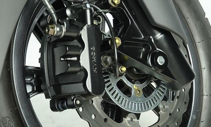  ini yang terjadi kalau motor rem mendadak  Tanpa adanya fitur ABS,