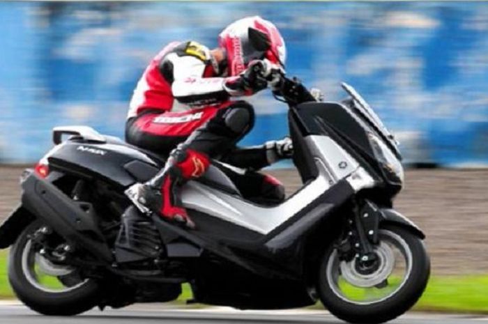 Ilustrasi testride Yamaha NMAX.