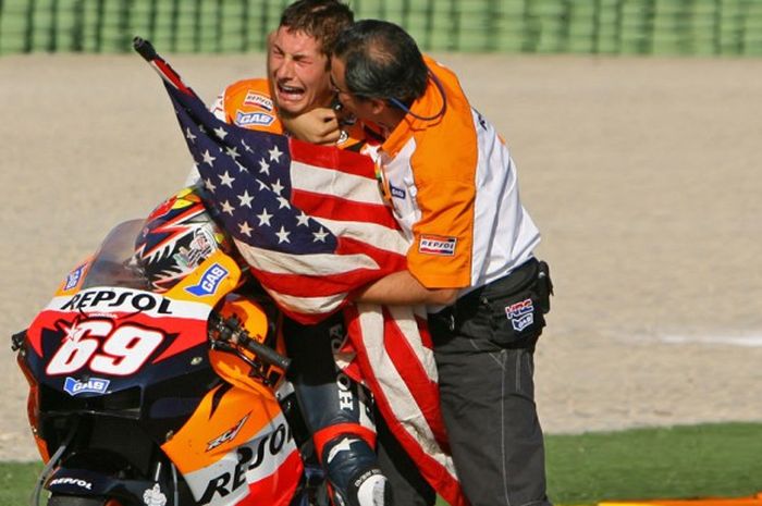 Mendiang Nicky Hayden saat juara MotoGP 2006