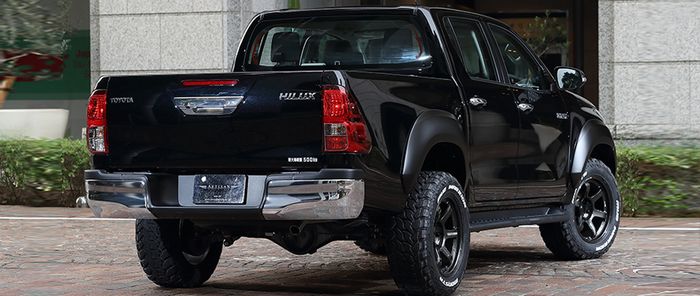 Tampilan belakang Toyota Hilux hasil garapan Artisan Spirit