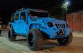 Jeep Wrangler JK Tampil Beda, Berjubah Biru Muda, Tampangnya Garang