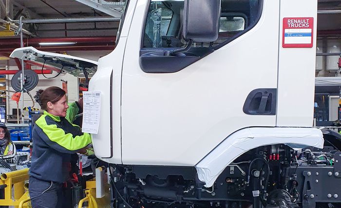 Ilustrasi divisi servis dan reparasi Renault Trucks