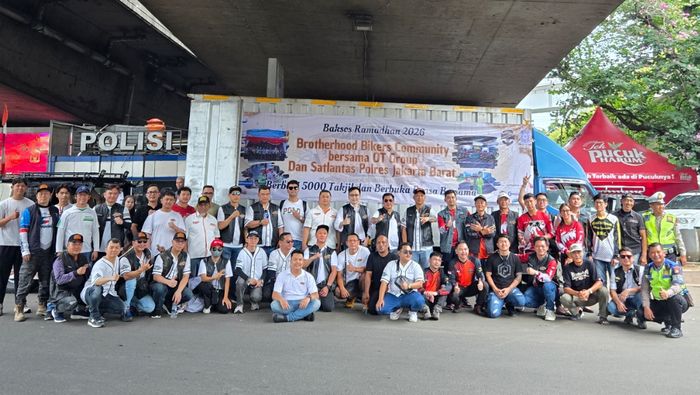 Ultah ke-13 Enggak Cuma Konvoi! Komunitas BBC Tebar 5.000 Takjil di Lampu Merah Tomang