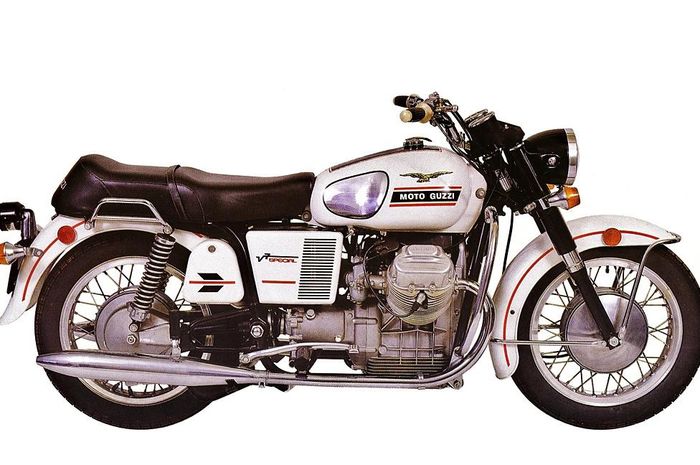 Moto Guzzi V7 Special buatan tahun 1970 dalam versi standar pabrikan