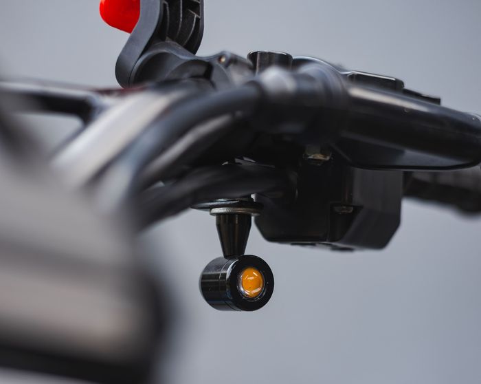 Lampu sein LED minimalis di Yamaha WR155 R modif ini tidak makan tempat tapi tetap terang