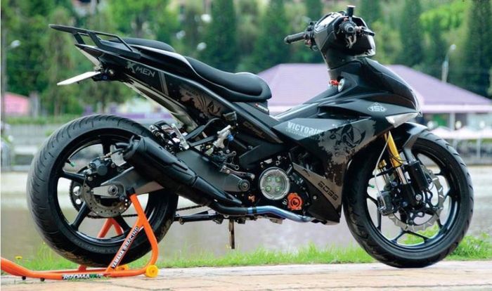 Yamaha Exciter 150 (Yamaha MX-King) dengan kaki-kaki gambot