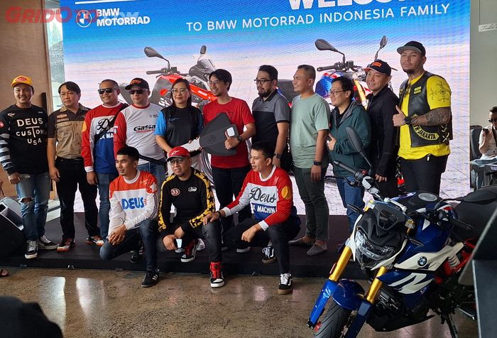 Serah terima BMW G 310 bersama dengan komunitas 