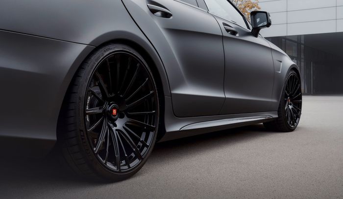 Modifikasi Mercedes-Benz CLS63 AMG dipasangi pelek multi-spoke 20 inci