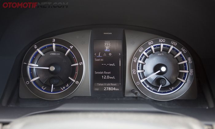 Toyota Kijang Innova Reborn Q AT Diesel 2016. Panel spidometer