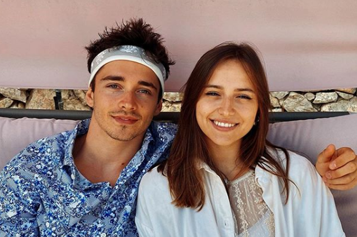 Charles Leclerc dan kekasihnya Charlotte Sine