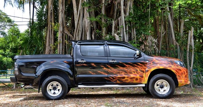 Toyota Hilux pakai  pelek Centerline ukuran 20 inci