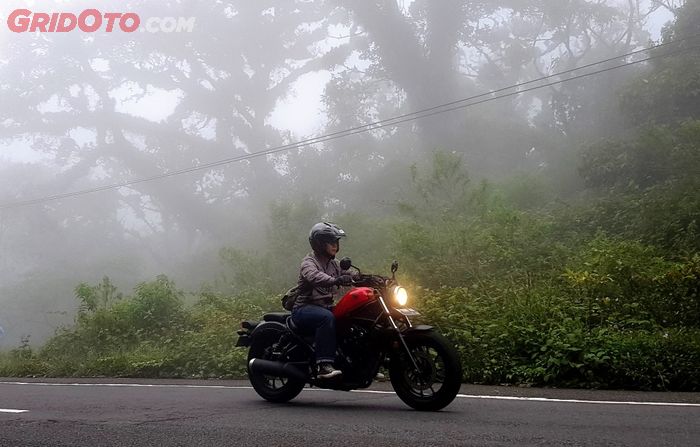 Trabas kabut di Tawangmangu bersama si Honda CMX500