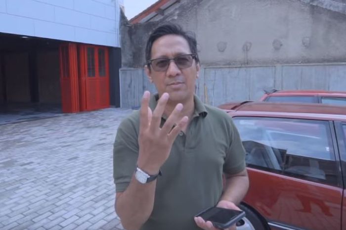 Andre Taulany Pamer garasi mobil klasiknya