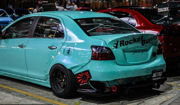 Tampilan belakang Toyota Vios bergaya Rocket Bunny