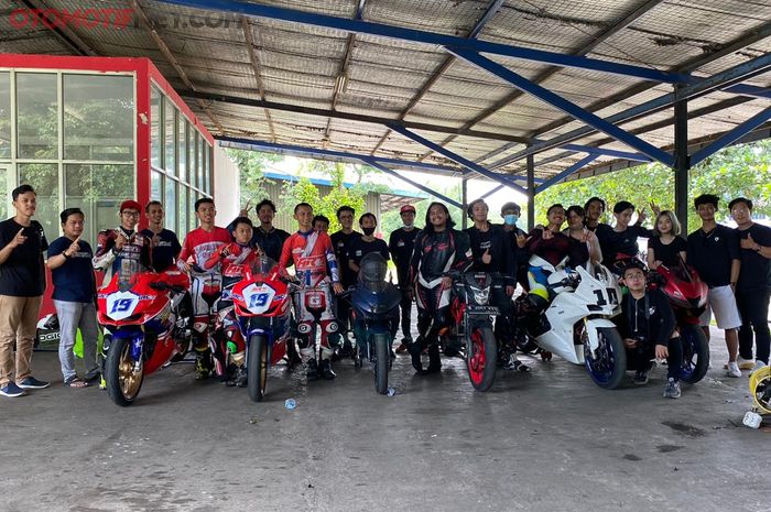 Kegiatan gaspol bersama yang diadakan Reisen Motoshop di Sirkuit Sentul, Bogor