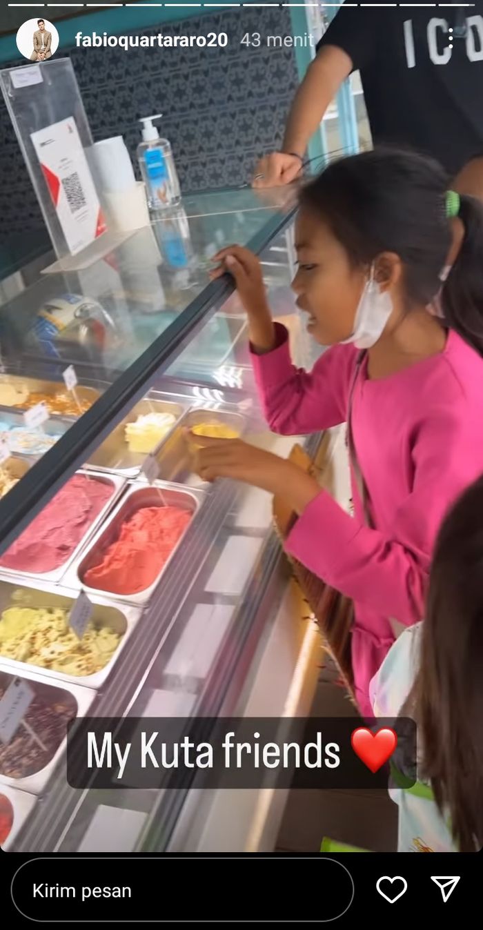 Fabio Quartararo traktir anak-anak makan es krim
