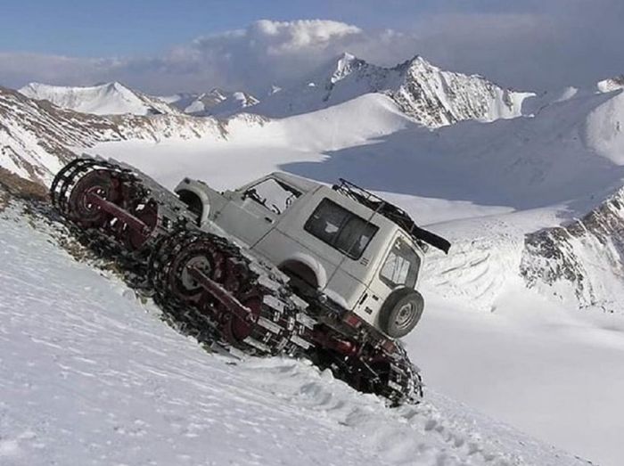 Kembaran Suzuki Jimny 'Maruti Gypsy'  pakai roda tank