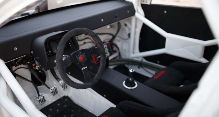 Tampilan interior Mitsubishi Lancer Evolution X 