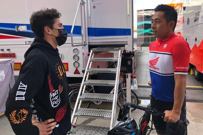 Marc Marquez (kiri) sudah tiba di sirkuit Portimao untuk balapan seri ketiga MotoGP Portugal 2021