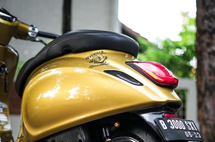 Bodi Vespa Sprint repaint ala Austin Yellow BMW M4