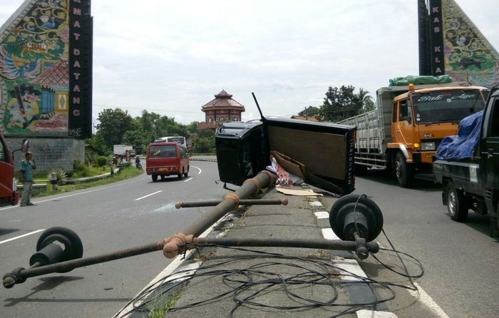 Tabrak lari menimpa pengendara mobil pikap di Jalan Raya Solo-Jogja KM 17
