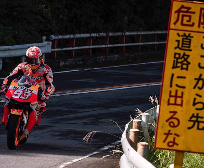 Marc Marquez sliding di jalanan pegunungan Hakone