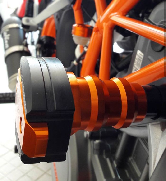 Frame slider kaki 3 dengan kelir khas KTM