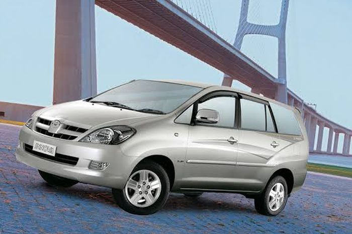 Ilustrasi MPV Toyota Innova 2005