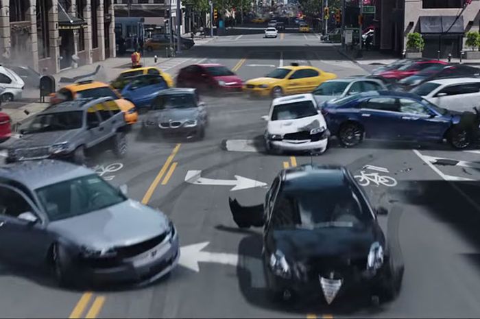 Aksi PeretasaFn Mobil Di Film Fast Of  Furious 8