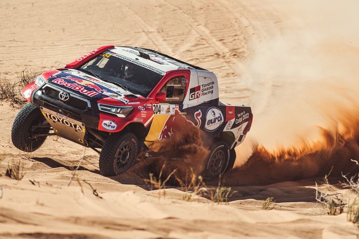 Toyota Hilux tim Toyota Gazoo Racing terbukti kencang di Reli Baja Ha'il, Arab Saudi menjelang Reli Dakar 2021