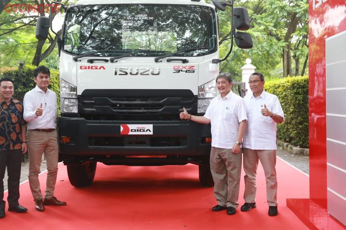 PT Isuzu Astra Motor Indonesia meluncurkan produk terbarunya yang masuk segmen Tractor Head