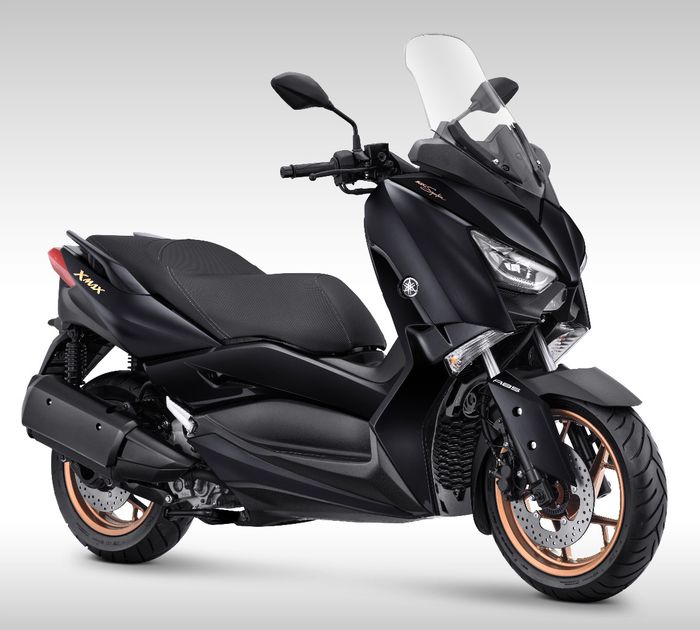 Yamaha XMAX Maxi Signatur Black lebih glossy