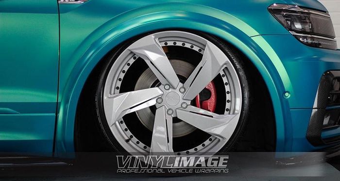 Modifikasi VW Tiguan memakai pelek Rotiform ukuran 20 inci