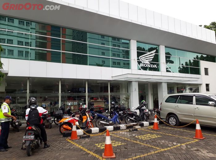 Gedung Astra Motor Center Painting Shop di dalam kawasan Astra Motor Center, Cawang, Jakarta Timur