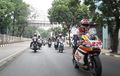 Sam Lowes Menyapa Indonesia, Naik Motor Kena Macet Hingga Burn Out di Monas