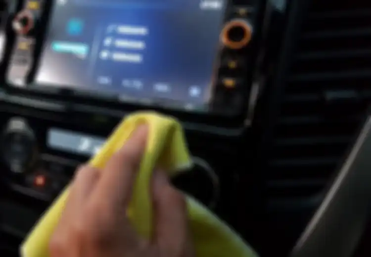 Beli Mobil Bekas, Harus Tahu Cara Membersihkan Panel Interior Yang Benar