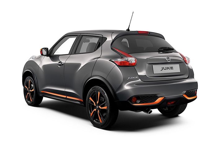 Nissan Juke dengan kombinasi warna abu-abu dan oranye