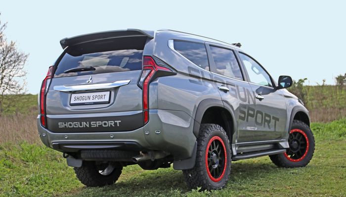 Tampilan belakang Mitsubihsi Pajero Sports SVP Concept