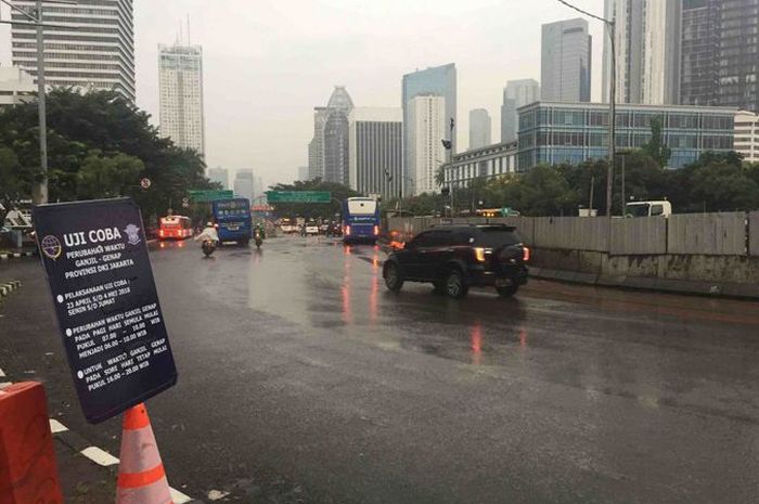 Uji coba percepatan waktu pembatasan berdasarkan pelat nomor ganjil-genap di ruas Jalan Sudirman-MH Thamrin