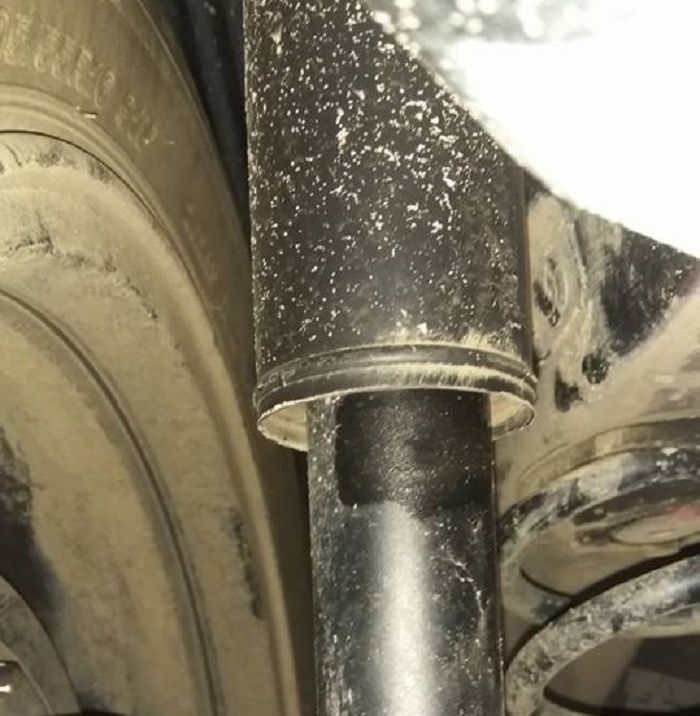 Sokbreker Mitsubishi Xpander diposting akun Facebook Yuli Purwanto di grup X-MOC