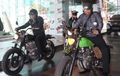 Presiden Jokowi Tebar Virus Motor Custom, Menaker Ngantor Naik Scrambler
