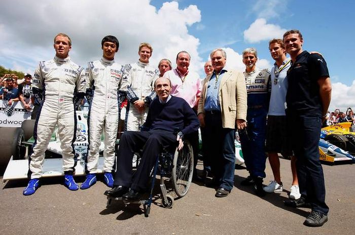 Frank Williams foto bareng dengan beberapa pembalap yang pernah memperkuat tim Williams