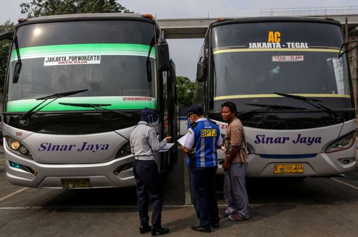 Ilustrasi pengecekan bus