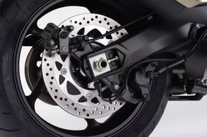 Traction control dan rem ABS ada pada TMAX DX