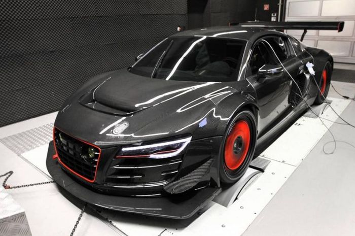 Modifikasi Audi R8 V10 berjubah full karbon garapan Mcchip-DKR